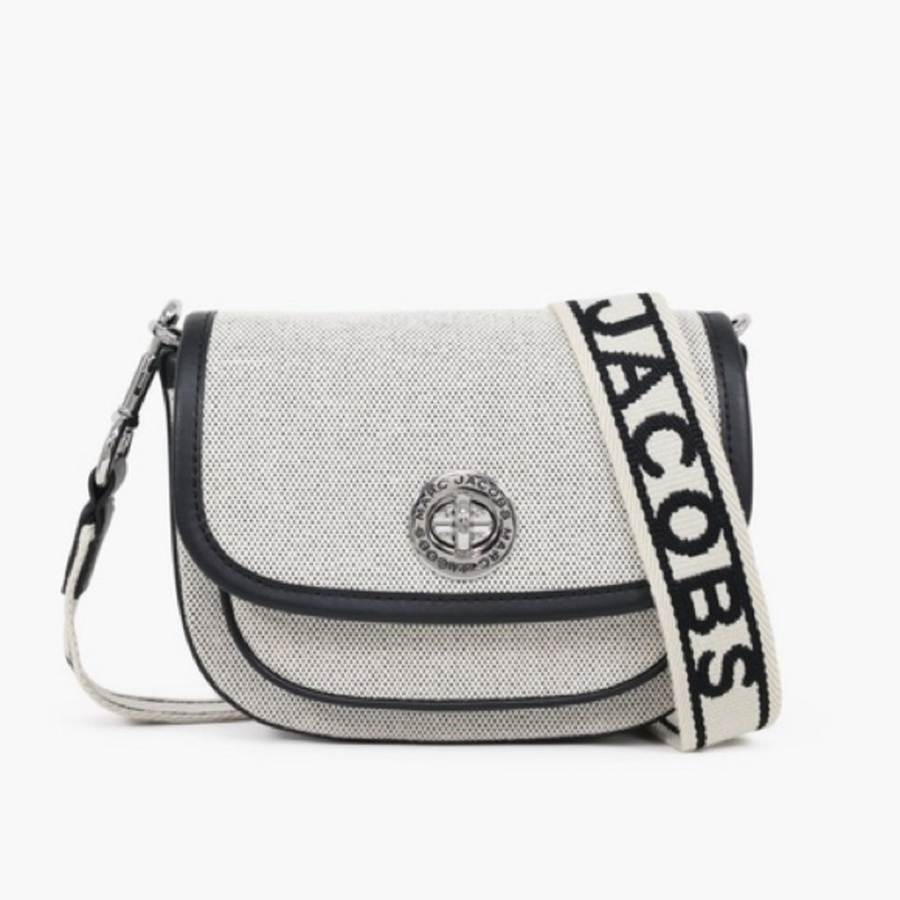 SMALL CANVAS SIGNET TURNLOCK SADDLE BAG
Marc Jacobs Cream & Black Crossbody Bag